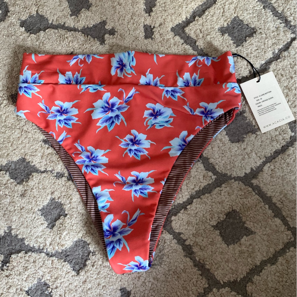 Acacia bottom